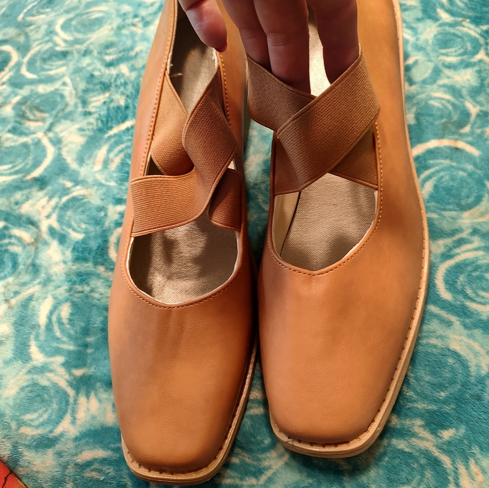 TAN CRISS CROSS SHOES